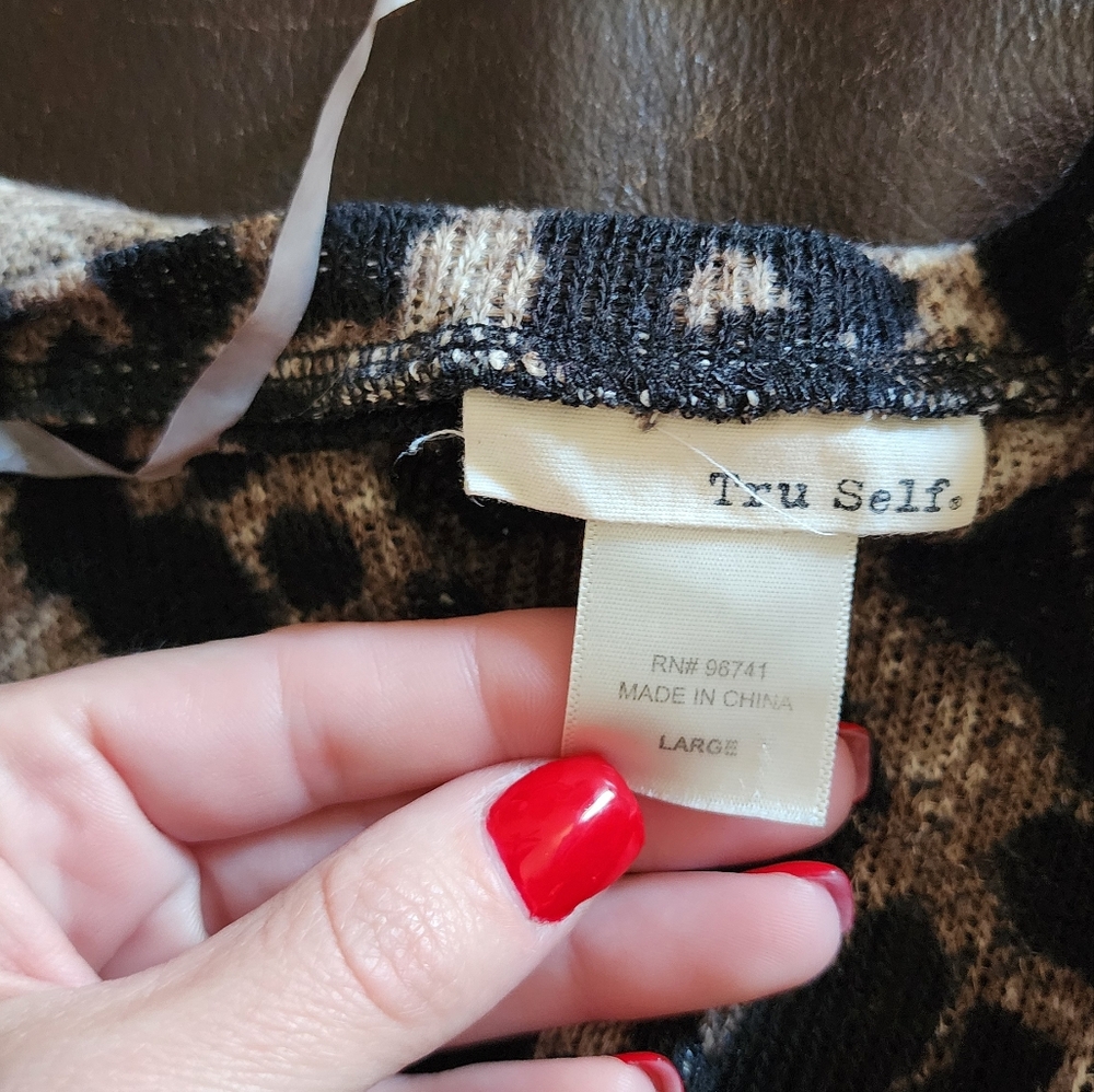 Size large top - Picture 2 of 2